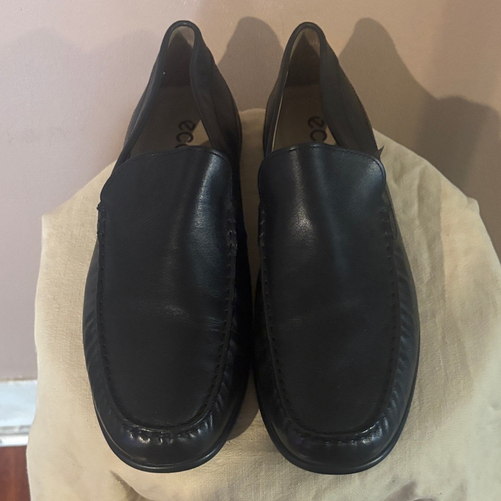 Ecco Men's Classic Black Slip-On Loafers